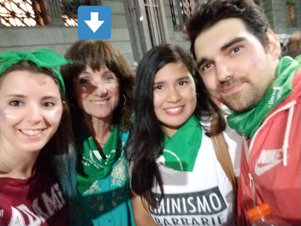 brujafemininja's tweet photo. A Vilma, ex legisladora, la denunciaron por ayudar a 500 mujeres a practicarse un aborto en su ejercicio como enfermera. A Vilma la denunciaron por ayudar a que esas vidas no corran riesgo de muerte. Yo #BancoAVilma y qué mejor forma de bancarla que acercandose a ella! https://t.co/u3IMFVNAsV