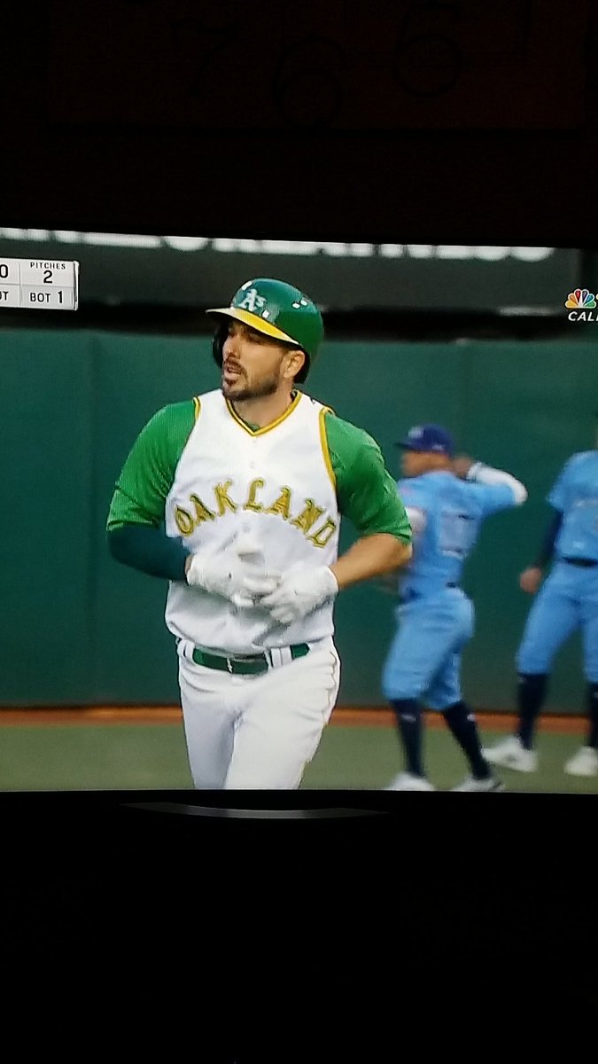 Sam_R_Juarez's tweet photo. The A's have some of the baddest throwbacks in the game. #Oaktown #SwinginA's #1968 @Athletics @OAKauthentics @510ProSports https://t.co/IDYq8UnSFU