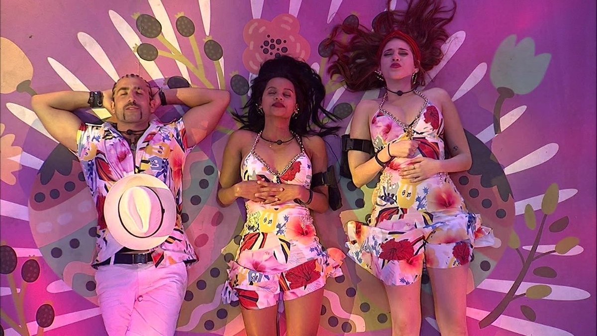 theapoteose's tweet photo. 🔥 A final dos sonhos. 😍👏
Família Lima, Gleici e Kaysar estão na final do #bbb18. Nossa torcida é para #GleiciCampeã. Vamos votar com toda força. 👏👏👏
#redeBBB https://t.co/a6JcwTG9T4