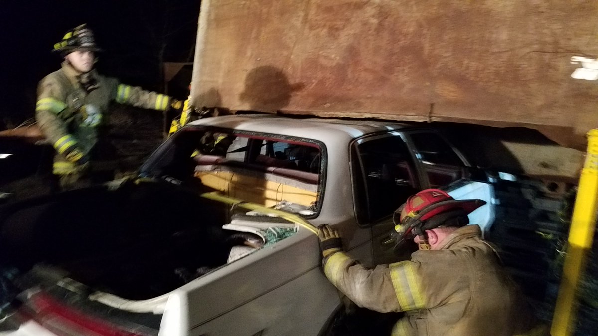 GalaxFireDept's tweet photo. Training Night @GalaxFireDept! Stabilization & Extrication. Outstanding work by all with a couple of difficult evolutions! #proudcapt https://t.co/fCvRHFAaVO