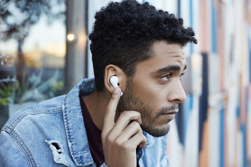 DigitalBounds's tweet photo. TicPods Free are a AirPods rip-off https://t.co/WiXFHrRfwr https://t.co/fDsWkrDOjJ