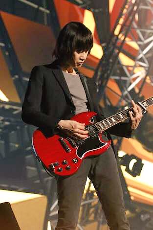 出演アーティスト② Mr.Children その2 vocal 桜井和寿、guitar 田原