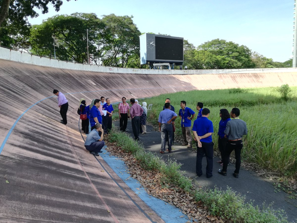 tmhasrizal's tweet photo. Lawatan Teknikal ke Velodrom Cheras...#BPP1CKBA2 
@ArZuhairiManaf @jkr6036 @awe_ludin @nurzahreen @JanariBinSekeli https://t.co/MhRlnWwoHe