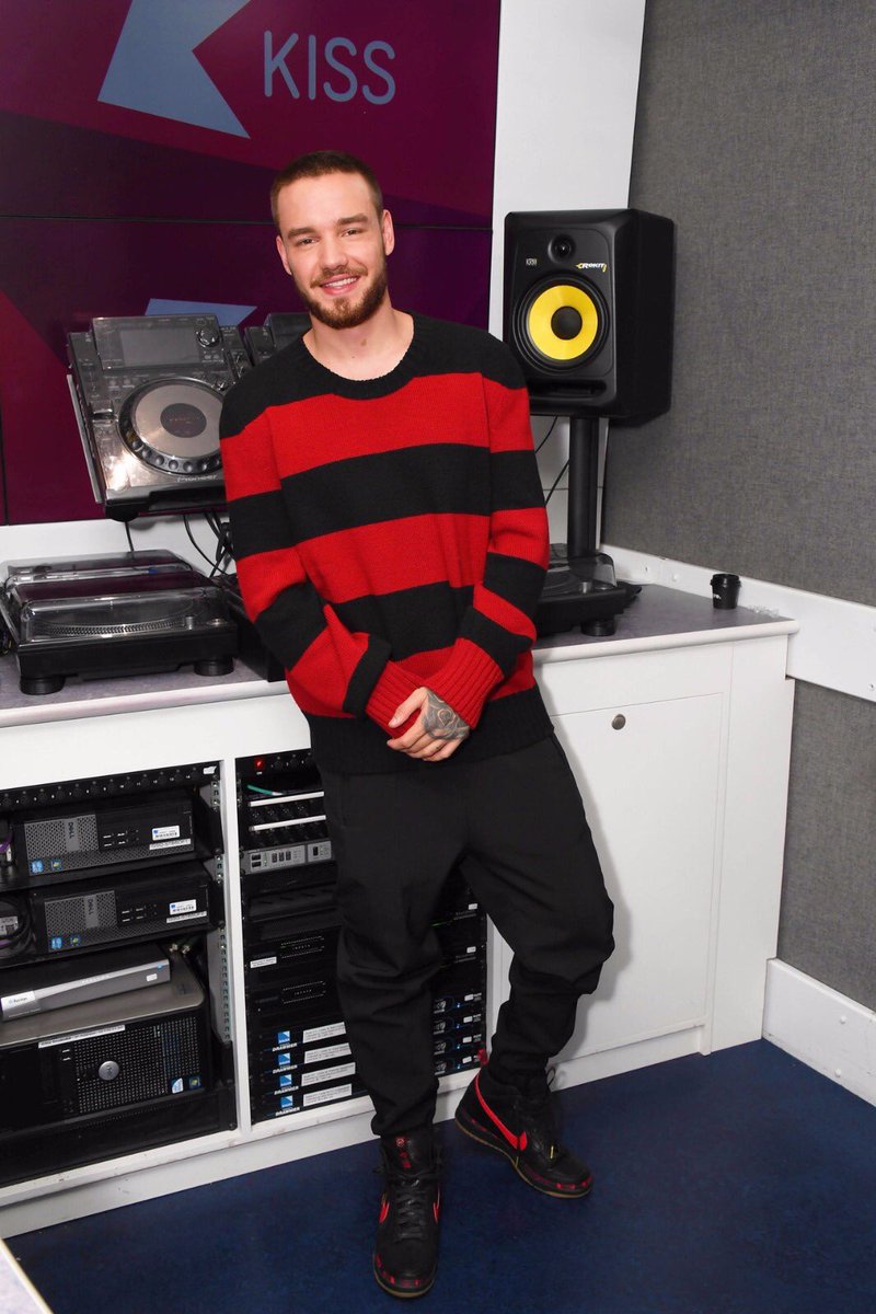 vinyl91s's tweet photo. que hermosa obra de arte que sos liam payne, una hermosa obra que nunca me cansaré de admirar, porque la verdad sos arte puro https://t.co/nzecJ5ksy8