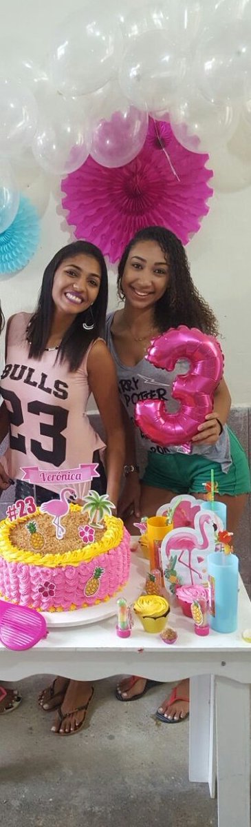 Veronic61416029's tweet photo. Haha huhu o ray eu vou comer seu bolo, e chegou o tão sonhado 18tao coitada e daí pra pior kkk ,vim te deseja tudo de bom e muita felicidade...@MagrinhaRay
#primafechamento
#parabénsgata🎉🎊🎈❤ https://t.co/hXMDwOeSnV