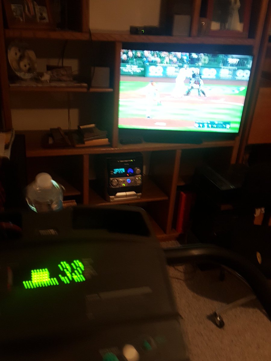 DoubleSXpress's tweet photo. Burning calories is #whereiroot #TrueToTheBlue #CanoShow #Mariners https://t.co/TRgN0O2cB9