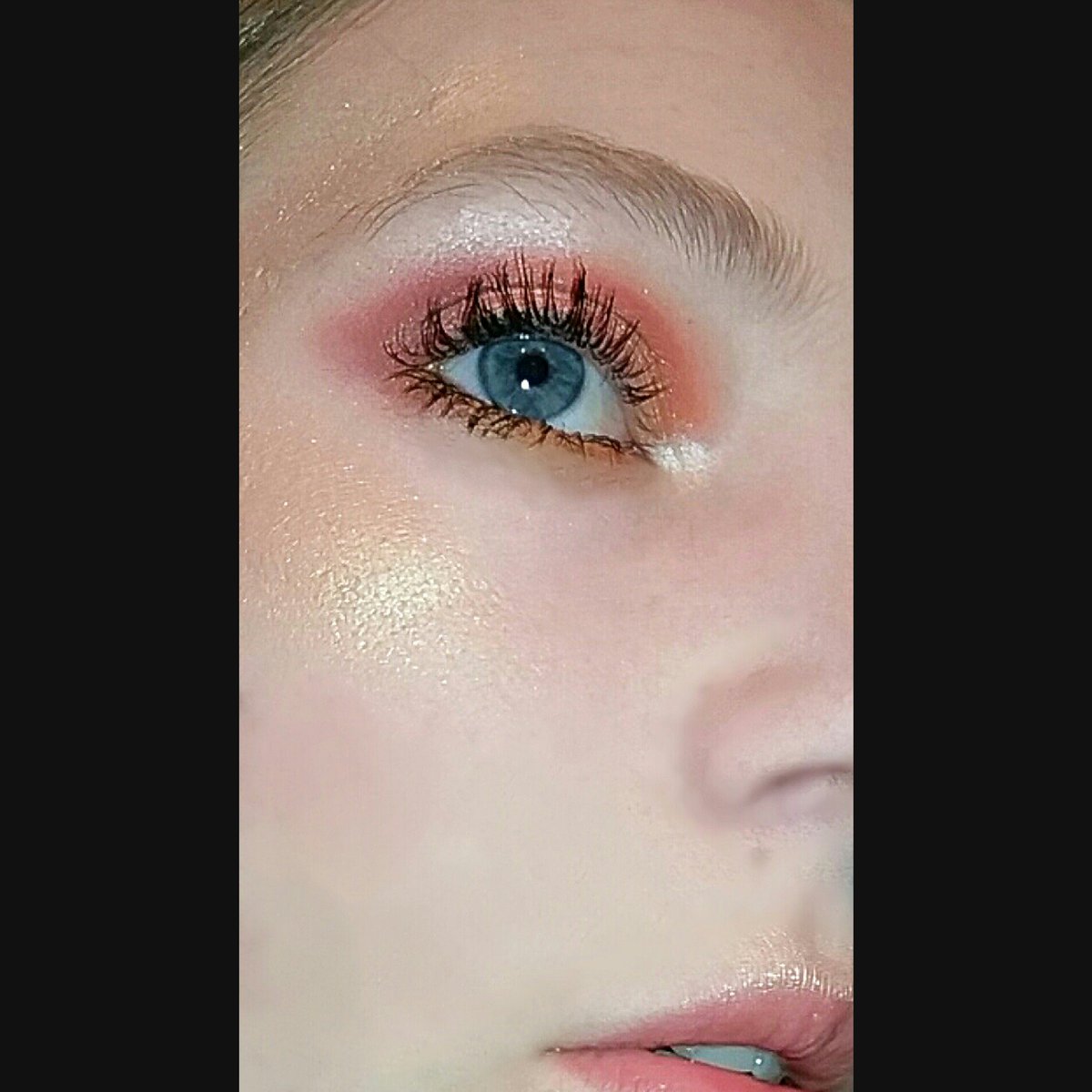 MeAndMyFriendMe's tweet photo. Love making looks with my @Jaclynhill pallete
#warmeye #jaclynhill #makeup #sunset https://t.co/rz4K3ouuyS