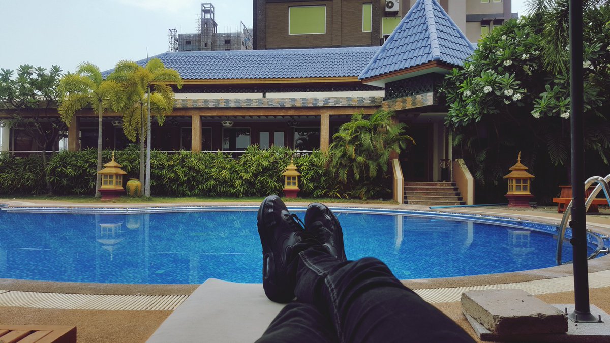 SinThuta's tweet photo. HAWT SUMMER ⛱ https://t.co/4Ww16VpTtJ
