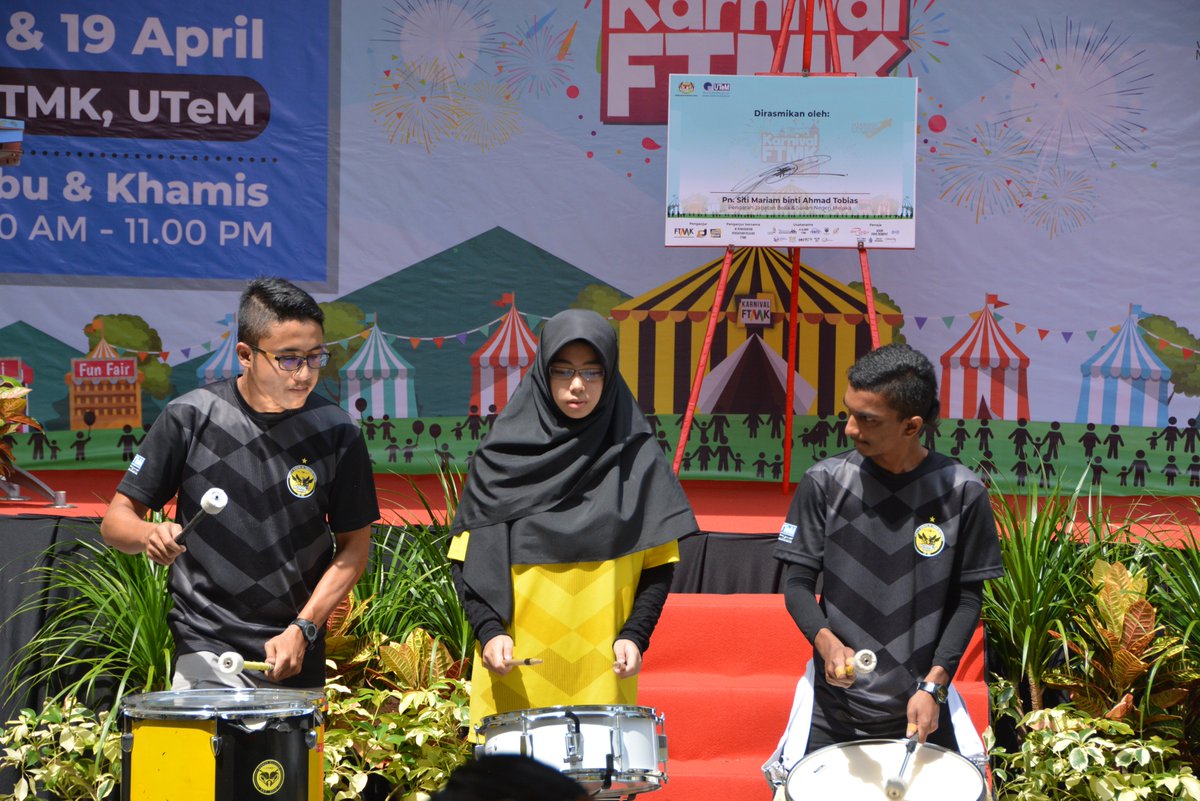 KarnivalFtmk's tweet photo. [ FICTS UTeM ]
[ KARNIVAL FTMK 2018 ]
[ MAJLIS PERASMIAN ]
.
LIVE UPDATE: Persembahan ULTRAS.

Like &amp; follow kami di :

Instagram : @karnivalftmk
Twitter : @karnivalftmk
Facebook : karnivalftmk

#KarnivalFTMK2018
#SmartAndSustainTogether
#EmpoweringTogetherness https://t.co/6v1WV2wrov