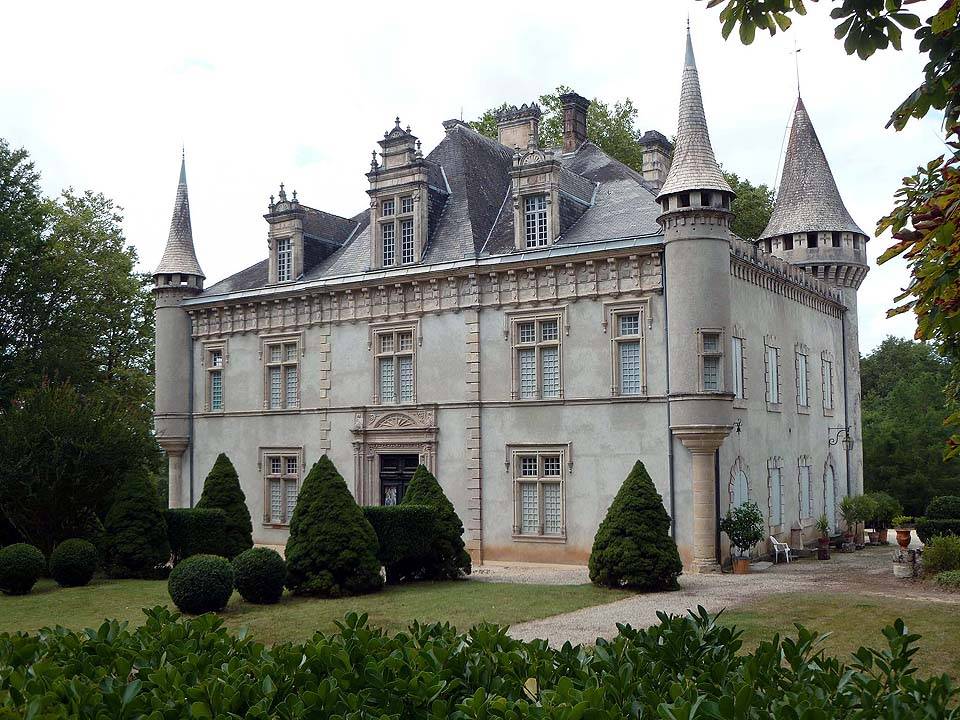 secretshistoire's tweet photo. #JourneeInternationaleDesMonuments !
Le charmant #chateau de #Fondat dans les #Landes a été reconstruit au milieu du XVIIe siècle avant d'être remanié au XIXe siècle ! 🏰 #secretsdhistoire #OnAimeLePatrimoine #patrimoine https://t.co/XkhTZThsSO