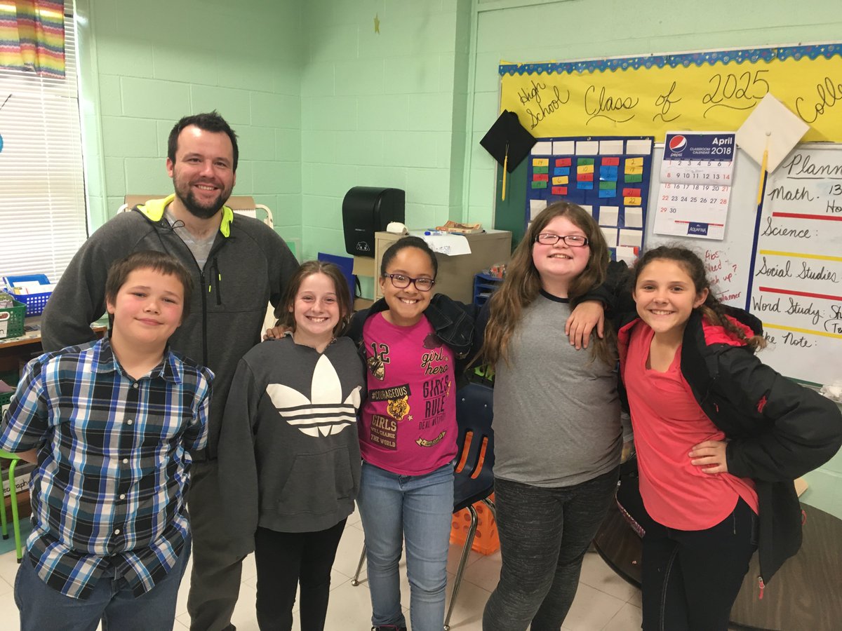 MrsHinthe217's tweet photo. We had the honor of meeting Mr. Caleb Payne, Director of Operations for Inner City Mission today to explain our community service project and how we will be helping his homeless shelter with our work. @OurAmVoice #186pride https://t.co/6GON2YPjpM