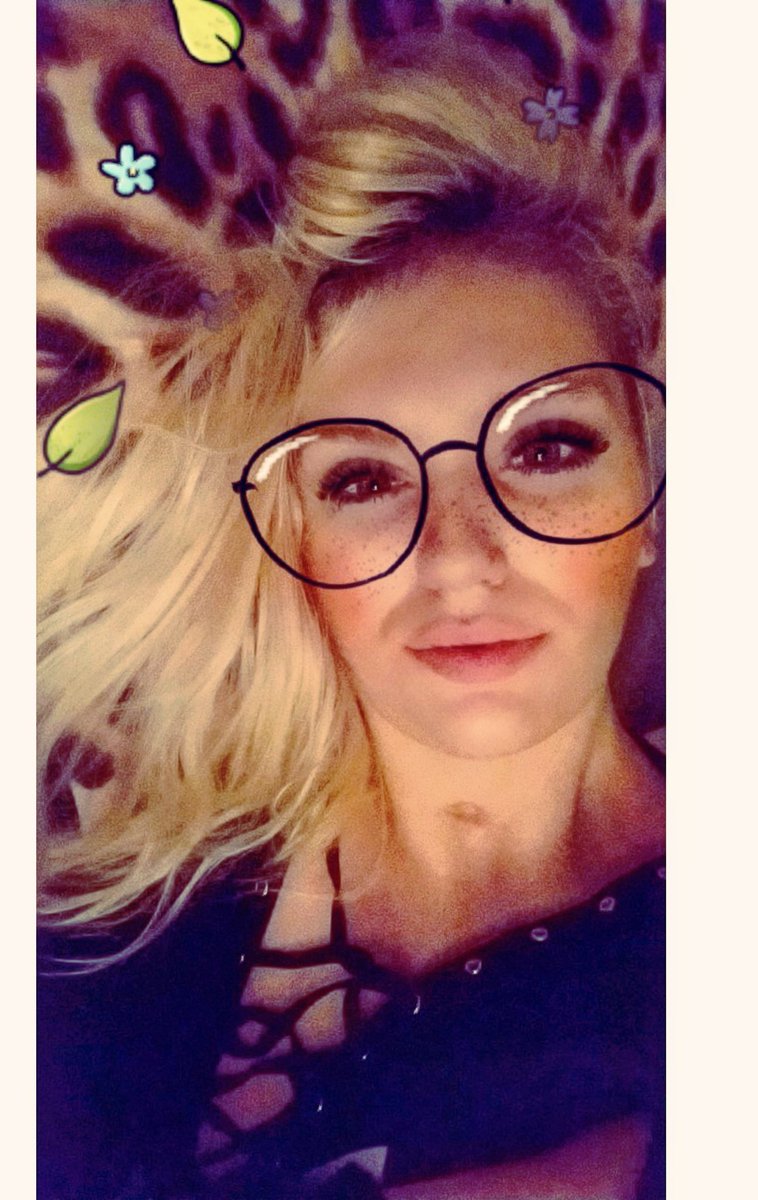 maccymarie's tweet photo. Stuck in bed day #5.. #bored https://t.co/4l3gieWmAN