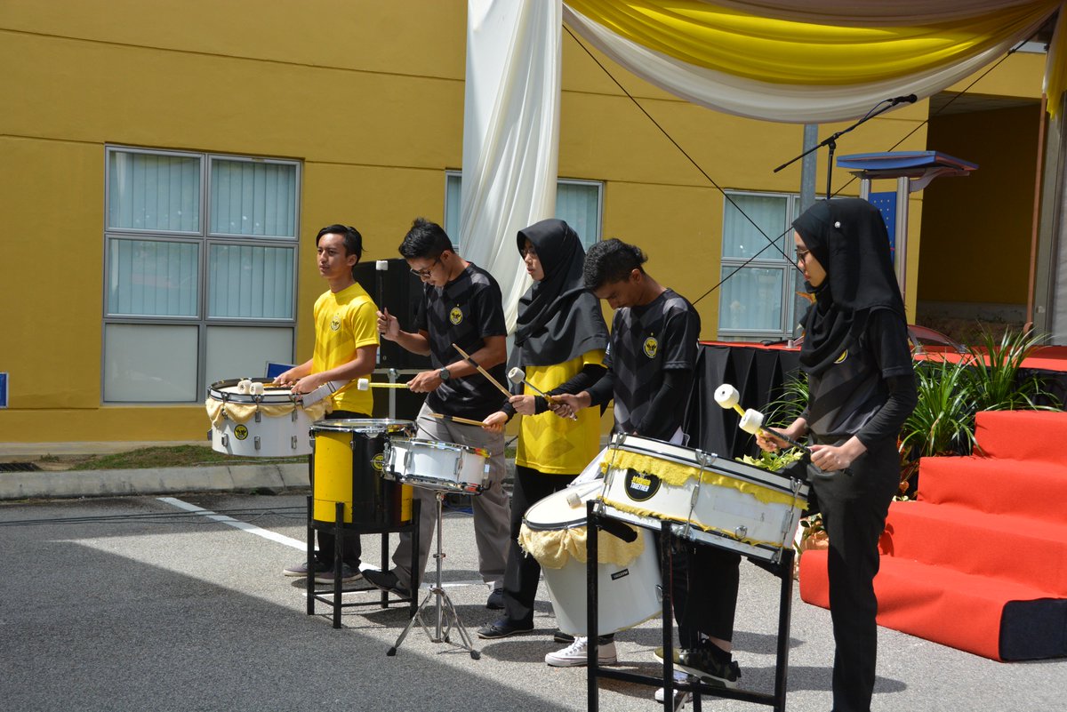 KarnivalFtmk's tweet photo. [ FICTS UTeM ]
[ KARNIVAL FTMK 2018 ]
[ MAJLIS PERASMIAN ]
.
LIVE UPDATE: Persembahan ULTRAS.

Like &amp; follow kami di :

Instagram : @karnivalftmk
Twitter : @karnivalftmk
Facebook : karnivalftmk

#KarnivalFTMK2018
#SmartAndSustainTogether
#EmpoweringTogetherness https://t.co/JgIJ5bRhxc