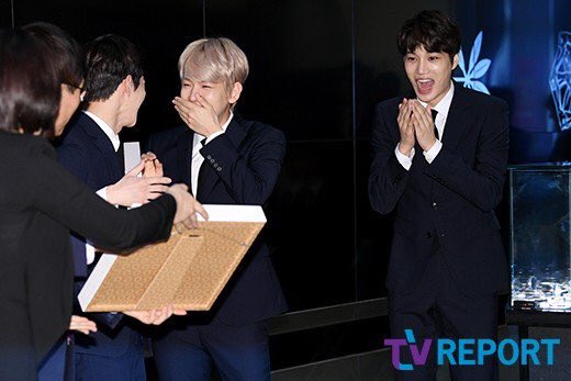 choconini_'s tweet photo. JONGIN AND BAEKHYUN’S REACTION HAHAHAHAHA baekhyun it’s okay you are cute 😂 https://t.co/YwASorIjtl