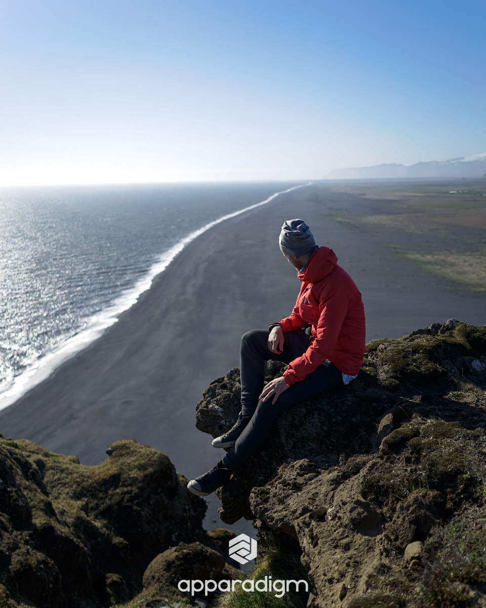 apparadigm's tweet photo. Not only does #Apparadigm help you prepare for ever-changing weather and seamlessly navigate through the city, our modern, minimalistic apparel adapts to the outdoors. 🌲🏔
#myApparadigm #modernApparadigm #modernapparel #urbanapparel #outdoorliving #explorenature #hikinglover https://t.co/seRTIDL56c