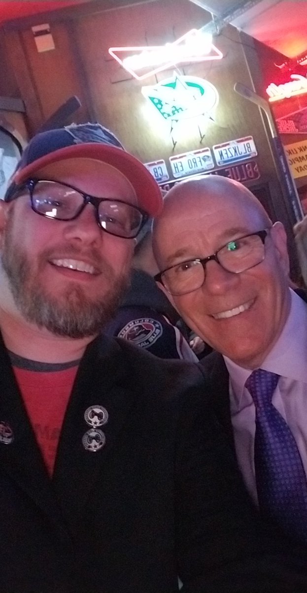 LarryMobile's tweet photo. At least The Birdie got some face time with the man, the myth, the legend #Panger. He was really cool... thanks @Panger40 !!! #GoalieUnion #HolyJumping https://t.co/ufYWdXGQ7q