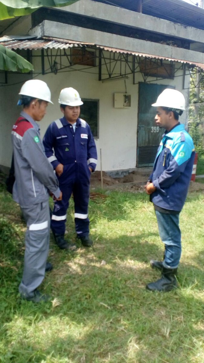 PMOITJabati's tweet photo. We love wednesday because this is english day and as usually we do Safety Toolbox Meeting as #Mandatory before doing project.
#energibaik #gasnegara
#pgn #energyforlife
📷 Project Customer Attachment Pasuruan and Project Pengadaan GC MRS di Pelanggan eksisting.
#GoGasGo https://t.co/5TomVxXekX