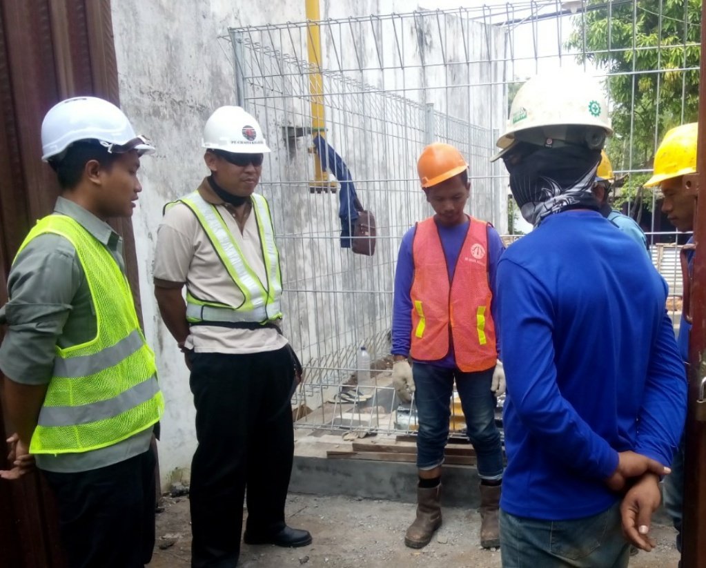 PMOITJabati's tweet photo. We love wednesday because this is english day and as usually we do Safety Toolbox Meeting as #Mandatory before doing project.
#energibaik #gasnegara
#pgn #energyforlife
📷 Project Customer Attachment Pasuruan and Project Pengadaan GC MRS di Pelanggan eksisting.
#GoGasGo https://t.co/5TomVxXekX