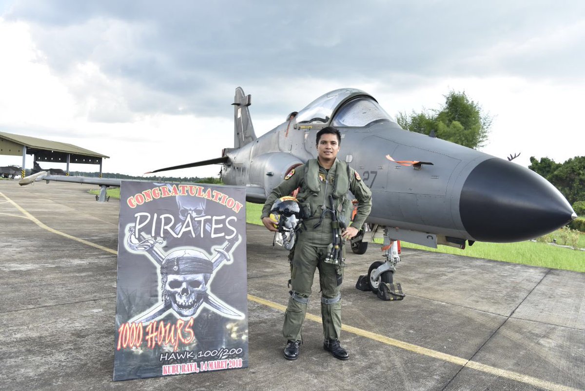 Yetuk porno U dugonasining emishini kuzatadi