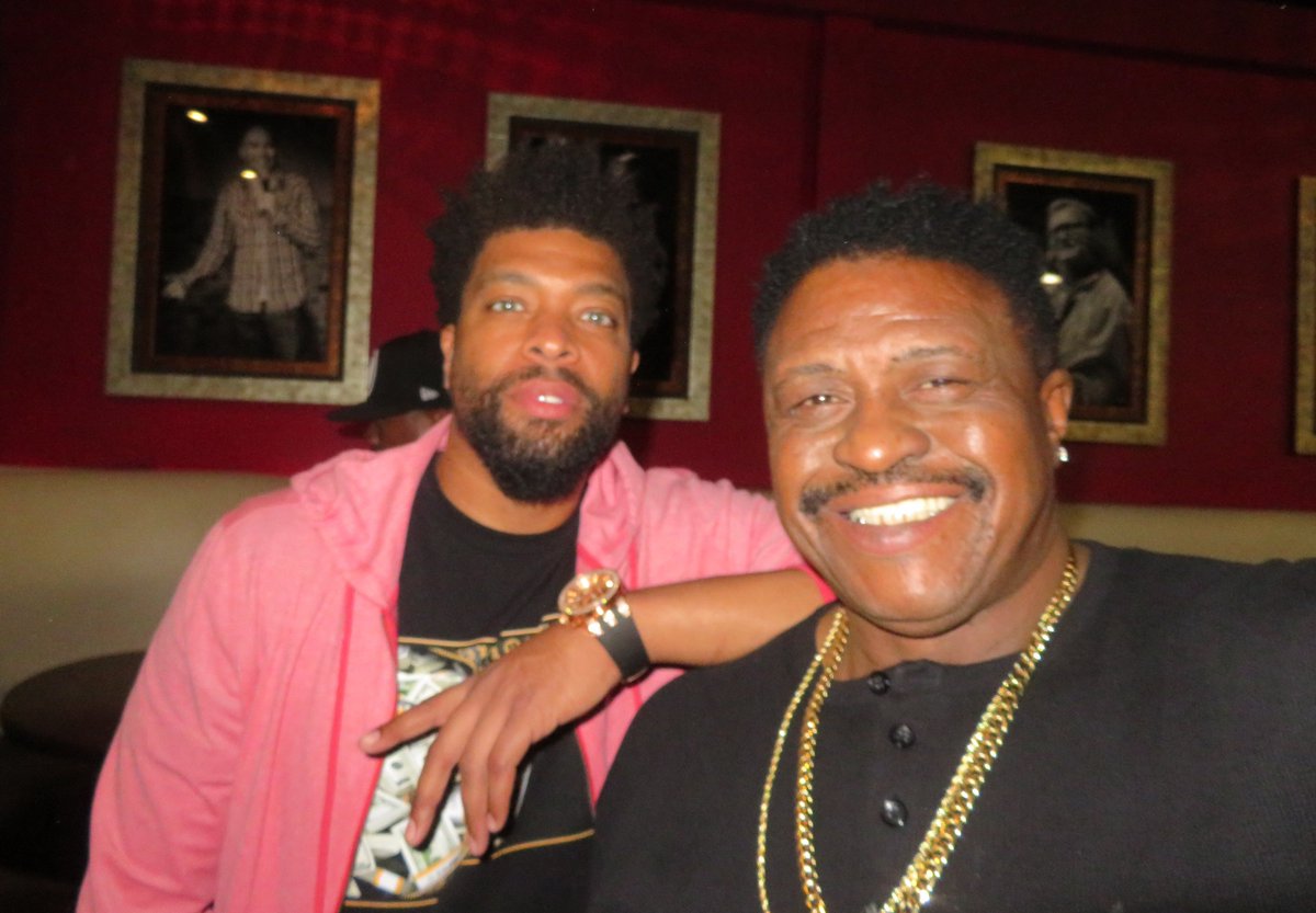 Big_Spike's tweet photo. #MoBettaTwentyPlusYrsStrong Host: @DeRayDavis #SmashedDaStage!!! #WeMadeEmLaugh @MoBettaMundayz @HollywoodImprov @Big_Spike https://t.co/RLmdVKHUWK