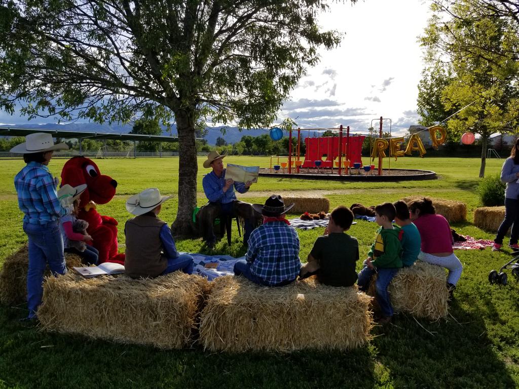 KT_Literacy's tweet photo. Saddle up &amp; read a great book at the OK to Read Corral! Even Clifford joined in on the reading fun at our 2nd annual family reading night!!! @mrsstandre
#readtoyourdog
#readingmatters
#readingculture https://t.co/KpR3bRCN6c