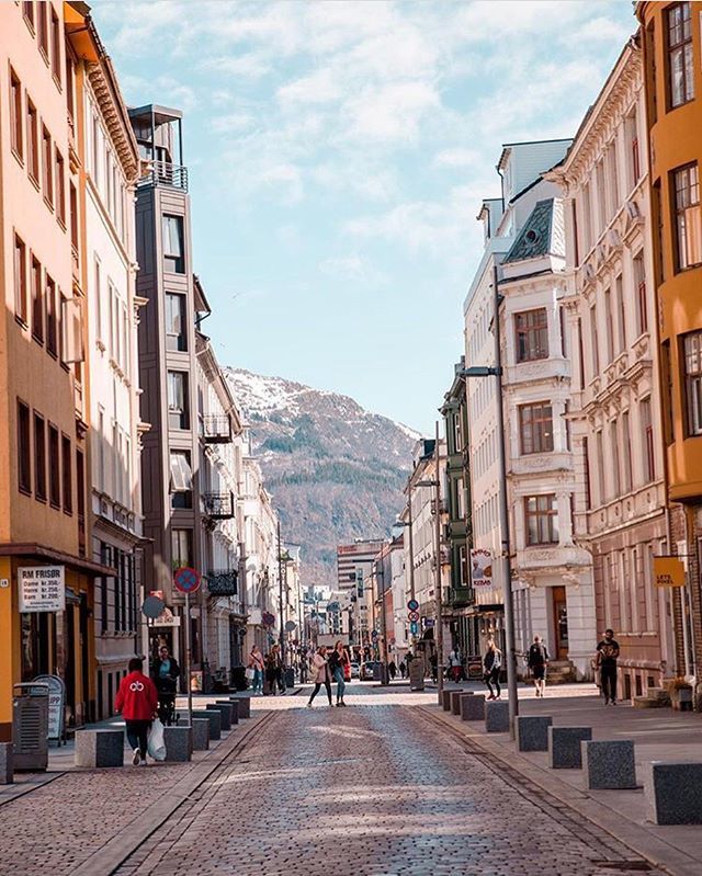 bindebros's tweet image. Sunny day in the city. Stunning shot by @micchii, submitted on #bindebros! ift.tt/2HI5n2g