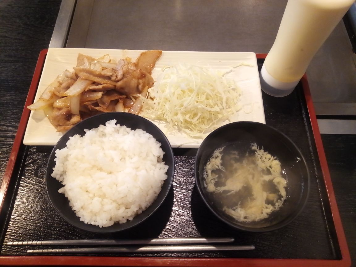 iku_onoda's tweet photo. お昼ご飯は鉄板焼屋で豚の生姜焼き定食ですー。学生街だから割とやすいなぁ。 https://t.co/VwvO7kYXEr