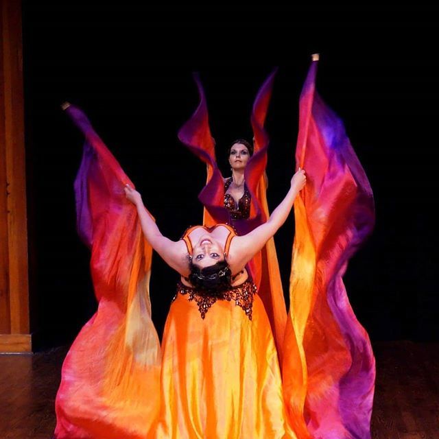 Dragonflyraks's tweet photo. A memory from a magical duet performance by Ruyah and Zahira to "Autumn's Crown" by the awesome band @fairytale_folk. 😍 #wings #silkwings #doubleveil #bellydanceshow #bellydance #bellydancing #bellydanceclasses #bellydancelessons #bellydancer #dancel… https://t.co/GqMWSGKfQY https://t.co/EI7jTmxzEj