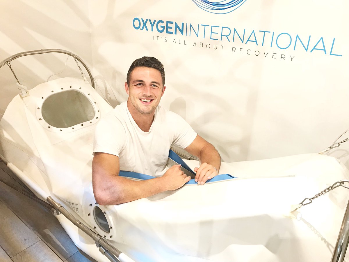 oxygenau's tweet photo. NRL SuperStar 🌟@SamBurgess8 pops in for a session in our Hyperbaric Oxygen Chamber. Pleasure meeting you breathe in the Goodness 👌🏻#burgessbrothers #samburgess #nrl #footy #rugby #rugbyleague #southsydneyrabbitohs #rabbitohs #gorabbitohs #hyperbaricchamber #oxygentherapy https://t.co/55Vcz3Ik7b