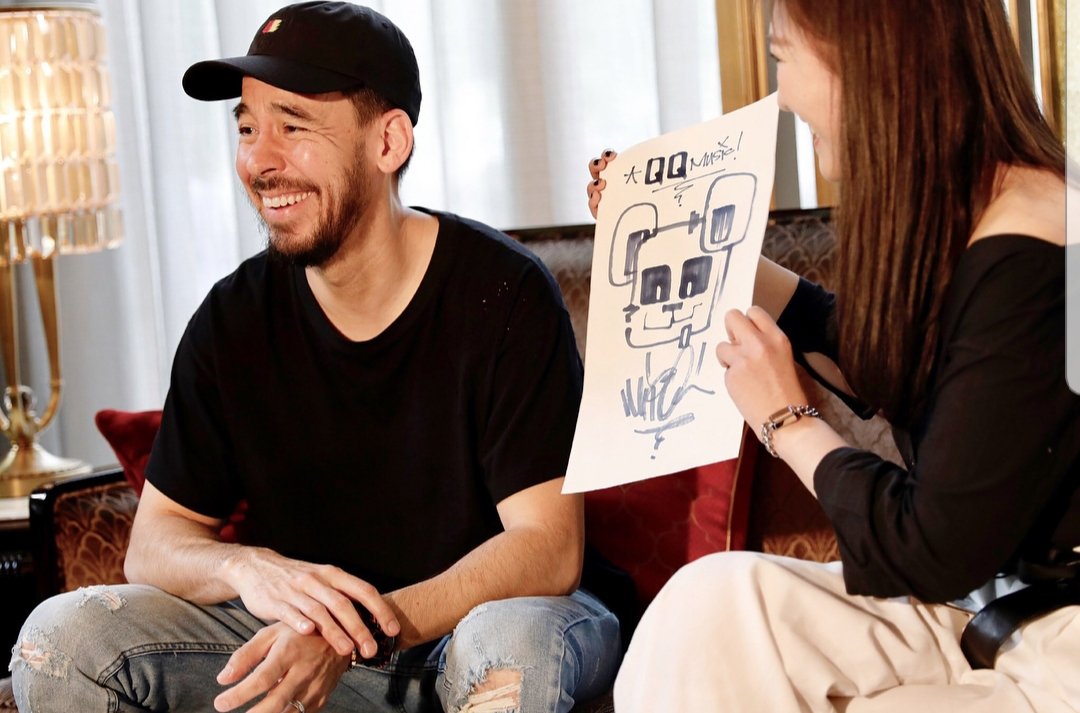 mikeshinoda_de's tweet photo. Wir haben für euch weitere Bilder von #MikeShinoda in Shanghai gefunden. Mike bei der @MercedesBenzME store, Eröffnung, #QQmusic Interviev und im #SpaceCycle gym beim Sport
#PostTraumatic
#MikeShinodaGermany
#MikeShinodaDE
#MakeChesterProud https://t.co/w5w6Ge4KWV