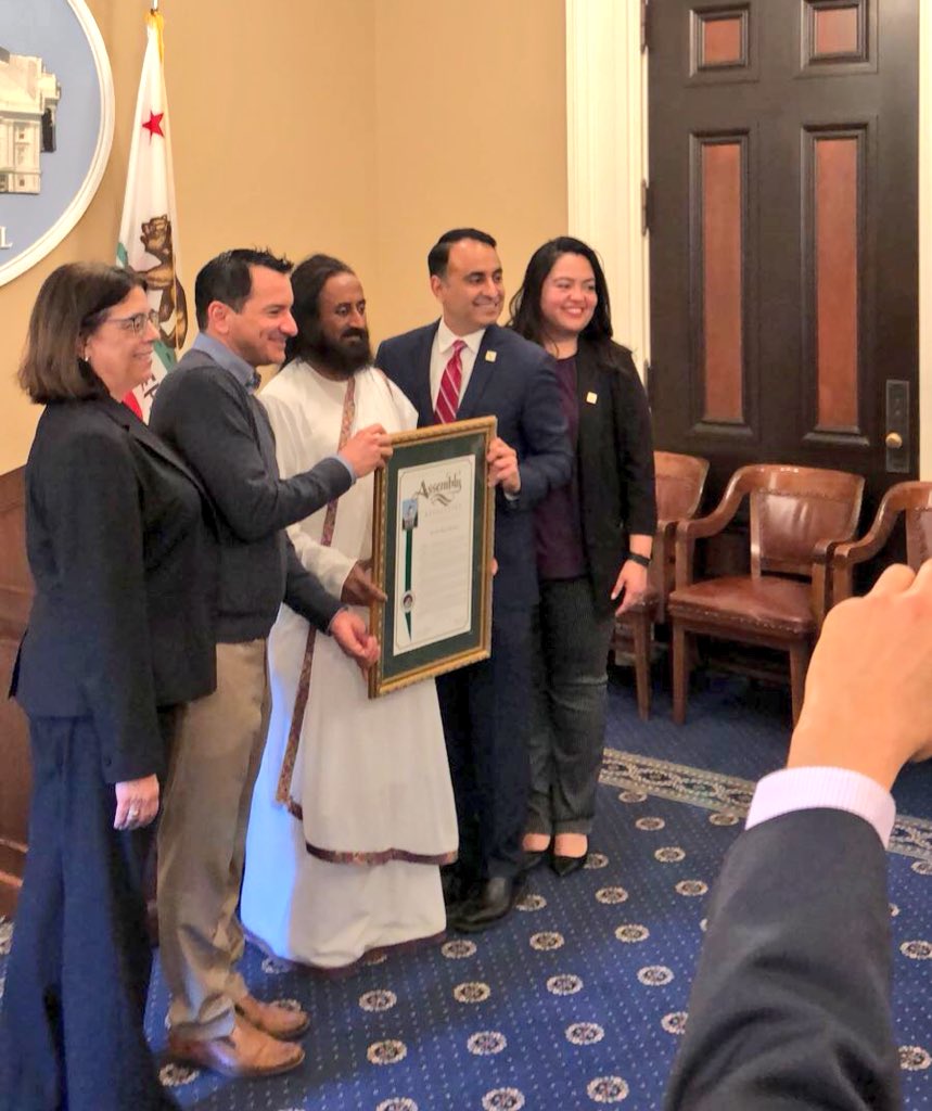 Gurudev Sri Sri Ravi Shankar tweet media