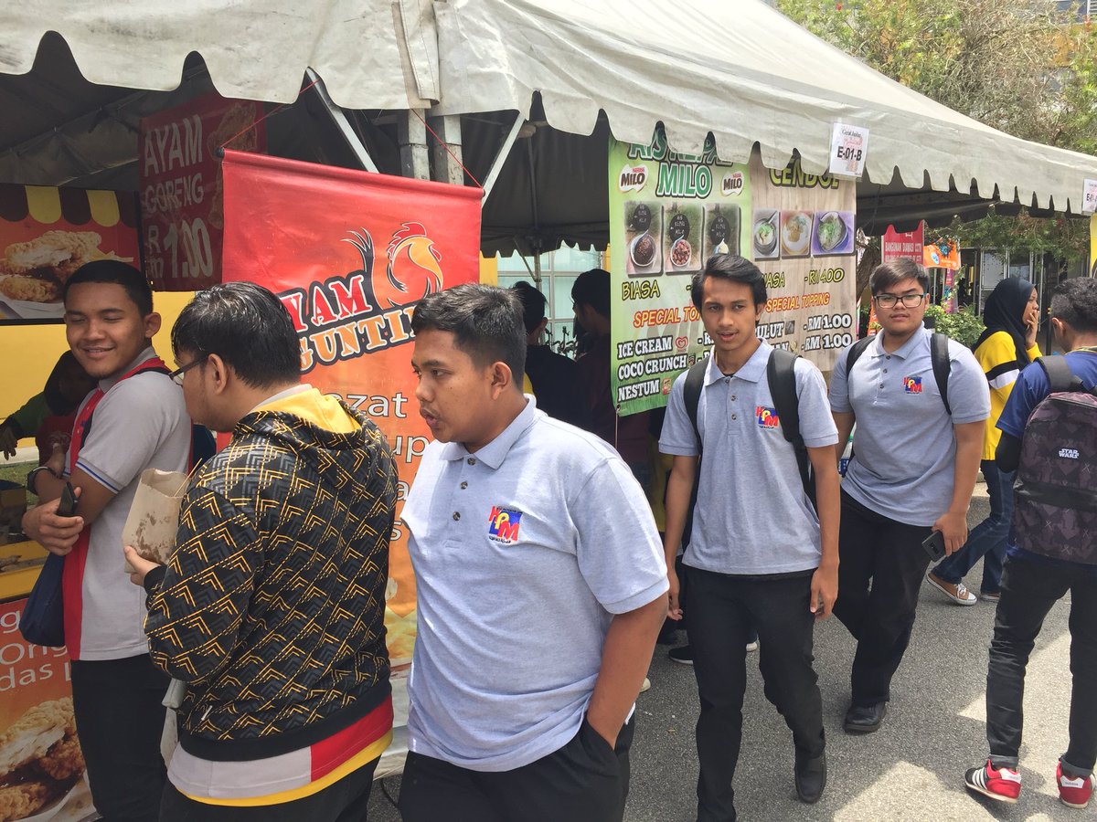 KarnivalFtmk's tweet photo. [ FICTS UTeM ]
[ KARNIVAL FTMK 2018 ]
[ GERAI JUALAN ]
.
LIVE UPDATE: Mari datang beramai-ramai ke gerai jualan di Karnival FTMK 2018. Pelbagai juadah yang menarik menanti anda semua! Mari lah!
.
#KarnivalFTMK2018
#SmartAndSustainTogether
#EmpoweringTogetherness https://t.co/VdzUJZf4Db