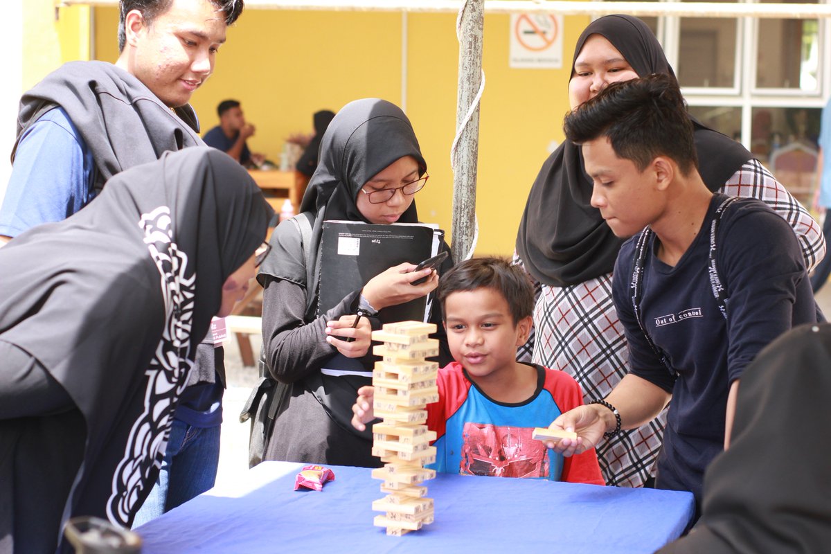 KarnivalFtmk's tweet photo. [ FICTS UTEM ] 
[ KARNIVAL FTMK ]
[ MINI FUN FAIR ]
.
LIVE UPDATE: Mini Fun Fair di hadapan lobi FTMK.
.
Like &amp; follow us at :

Instagram : @karnivalftmk
Twitter : @karnivalftmk
Facebook : karnivalftmk 

.#KarnivalFTMK2018
#SmartAndSustainTogether
#EmpoweringTogetherness https://t.co/xqGGc0DhbD