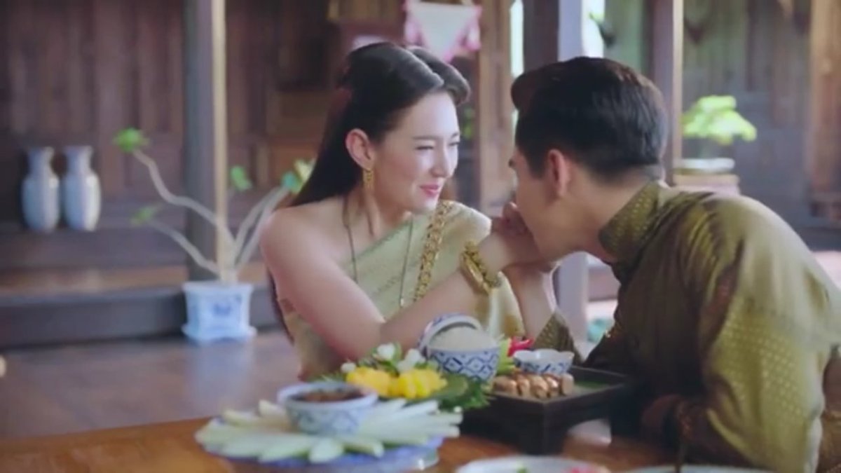 wananaa9045's tweet photo. ข้าชอบเวลาพวกเขาอยู่ด้วยกัน 😍  เป็นโฆษณาที่ฟินที่สุดในสามโลกกก  เอาอีกๆๆๆ 5555  #บุพเพสันนิวาส #เซเว่น #โป๊ปเบลล่า https://t.co/hFEZWBi3di