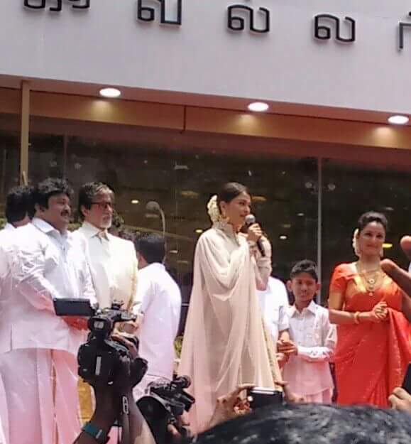 Manimadurai0505's tweet photo. #3YearsBefore 😍 #MyClick 📷
#AishwaryaRai ❤ #Tnagar #Chennai 💃 https://t.co/zYCPN8CgBy