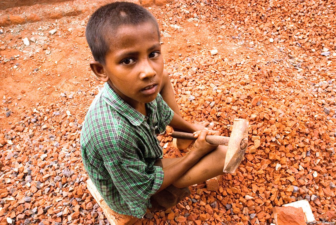 UNICEFBD's tweet photo. 11-year-old Rasel has been breaking bricks since he was 8 💔
He goes to a #UNICEF-supported #school for #children working in the city 😊
#ForEveryChild, #BooksNotBricks. https://t.co/XuKvYIRinf