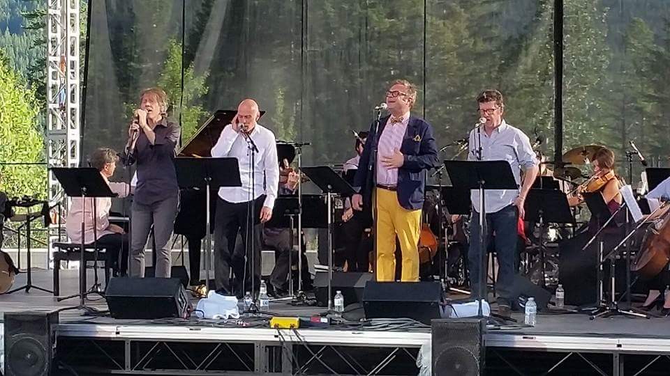 RogerSteers's tweet photo. @artoftime And it was a HOT one!! Amazed that @stevenpage @CraigNorthey @johnmannmusic #andymaize @artoftime1 and everyone else didn't melt into puddles!  Very special night!! https://t.co/iT1hqpT5ZN