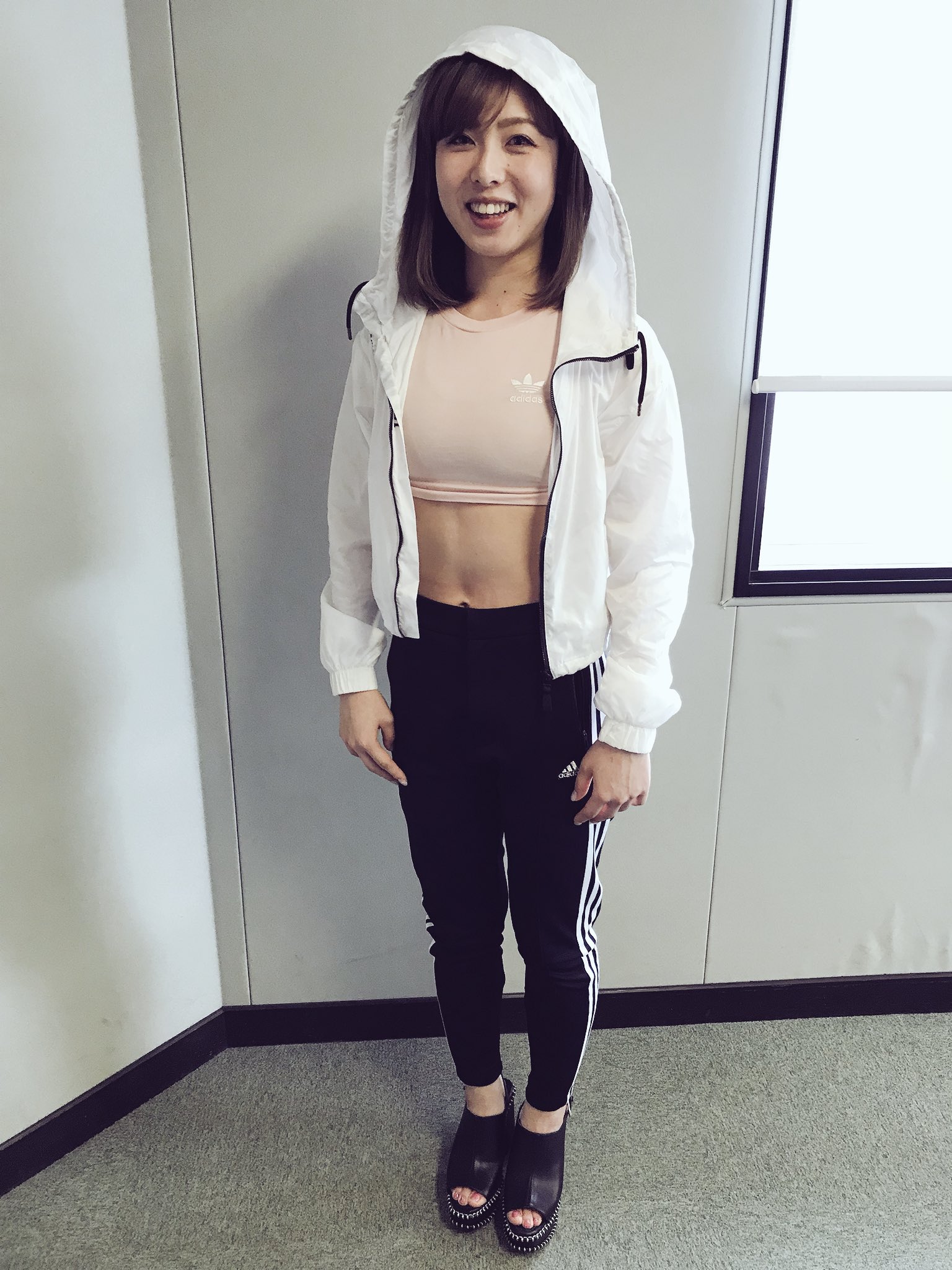 ট ইট র Player S さあ 皆さんお待たせしました 今日の酒井春奈のスポーツコーディネートです 今週はスタッフ阿部やってやりました ナイスアングルだと思いますよ Players 拡散して番組を広めてくださーい