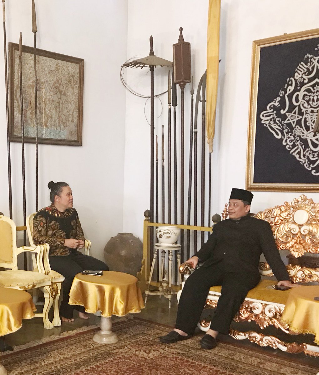 Di Istana Kasepuhan Cirebon, bersama Sultan Cirebon Sultan Sepuh Arief Natadiningrat...Sukses selalu untuk YM...#java #cirebon #royalpalace #kraton #kratonkesepuhancirebon #sultan #filmfestival #film #filmawards