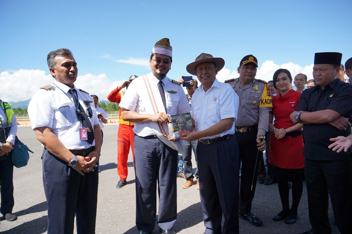 VisitToraja's tweet photo. Test penerbangan pesawat Wings ATR 72-600 di Bandara Pongtiku Rantetayo Toraja semoga berlanjut kepada penerbangan perdana #visittoraja #torajatourism @VisitToraja https://t.co/XYPPfDl45T