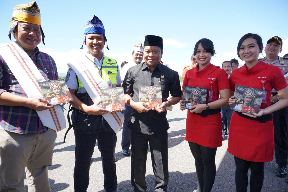 Visit Toraja (@visittoraja) on Twitter photo Test penerbangan pesawat Wings ATR 72-600 di Bandara Pongtiku Rantetayo Toraja semoga berlanjut kepada penerbangan perdana #visittoraja #torajatourism <a href="/VisitToraja/">Visit Toraja</a> Test penerbangan pesawat Wings ATR 72-600 di Bandara Pongtiku Rantetayo Toraja semoga berlanjut kepada penerbangan perdana #visittoraja #torajatourism <a href="/VisitToraja/">Visit Toraja</a>