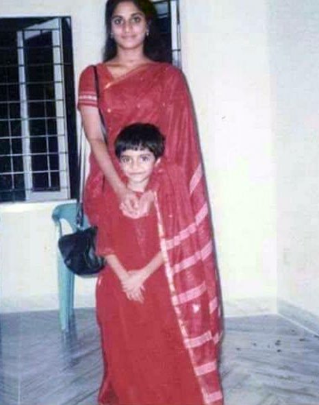 raveena116's tweet photo. #throwback #shaliniajith #thala at my house warming ceremony 😍 https://t.co/OxqmIWFJ6F