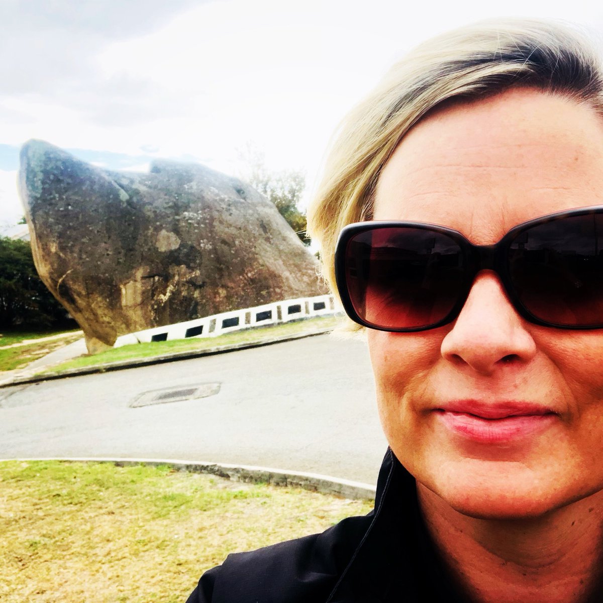 kareena_may's tweet photo. You didn’t really go to Albany if you don’t visit Dog Rock 🐶. #iconicalbany #localicons #haveplanwilltravel https://t.co/U3T2MMPMmT