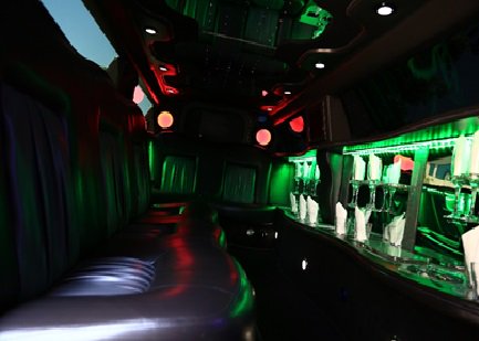SFEliteLimo's tweet photo. Modern #limousines come in designs like limo buses, motor vans, motor coaches or stretch SUVs. #limofacts https://t.co/P4v8bLSfua