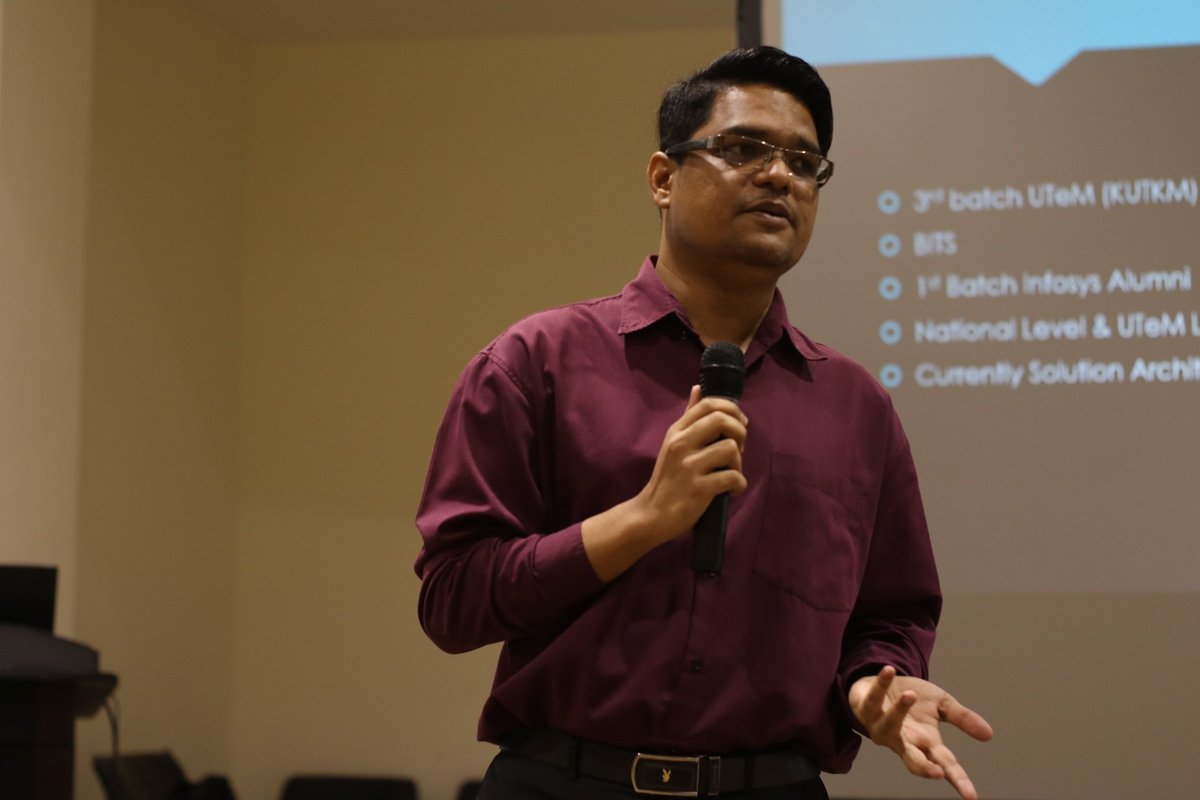 KarnivalFtmk's tweet photo. [ FICTS UTEM ] 
[ KARNIVAL FTMK ]
[ ALUMNI TALK ]
.
LIVE UPDATE: Ceramah bersama alumni di Dewan Seminar FTMK.
.
Like &amp; follow us at :

Instagram : @karnivalftmk
Twitter : @karnivalftmk
Facebook : karnivalftmk 

.#KarnivalFTMK2018
#SmartAndSustainTogether
#EmpoweringTogetherness https://t.co/q02M1lszYv