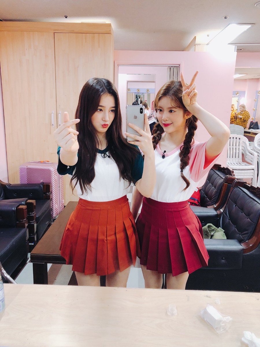MMLD_Official's tweet photo. [방송 안내] 4월 18일 (수) 15:30 arirangTV 
<Pops in Seoul>에 MC 낸시, 데이지가 출연합니다.

#MOMOLAND #모모랜드 #낸시 #NANCY #데이지 #DAISY #arirangtv https://t.co/vwqDte4l2v