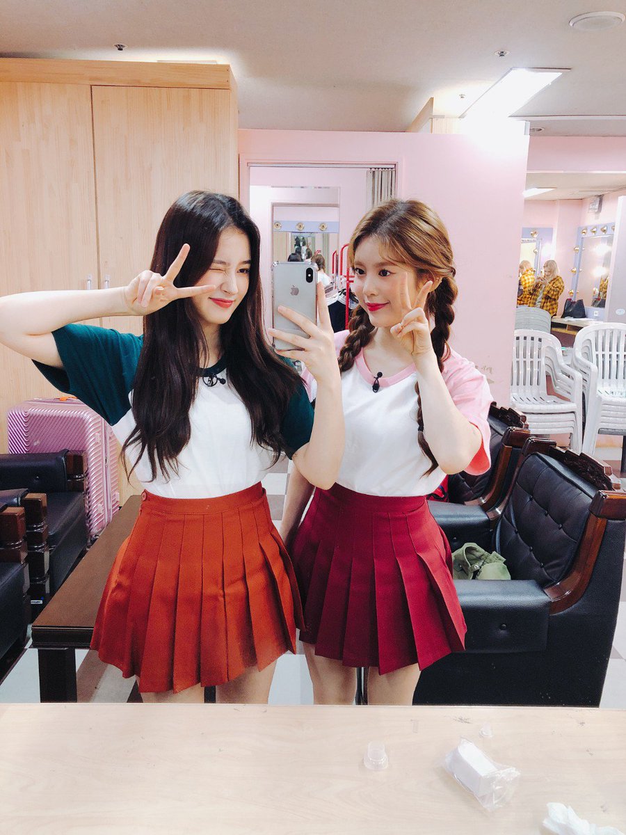 MMLD_Official's tweet photo. [방송 안내] 4월 18일 (수) 15:30 arirangTV 
<Pops in Seoul>에 MC 낸시, 데이지가 출연합니다.

#MOMOLAND #모모랜드 #낸시 #NANCY #데이지 #DAISY #arirangtv https://t.co/vwqDte4l2v