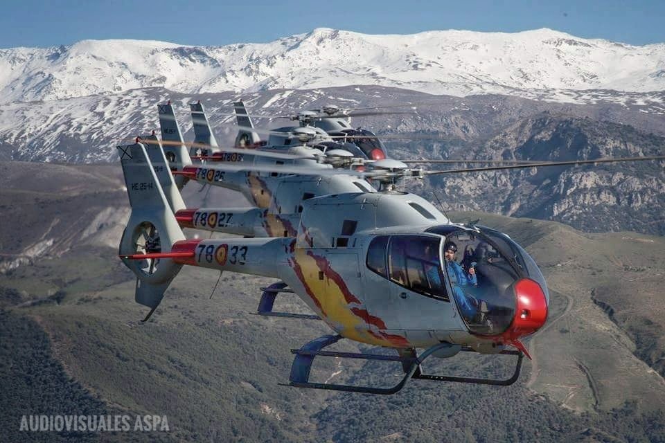 PatrullaAspa's tweet photo. Afortunados de realizar nuestros entrenamientos en este entorno! @websierranevada #Granada @MarcaEspana #Aspa2018 @EjercitoAire 
#Training https://t.co/WHmnPlrb31
