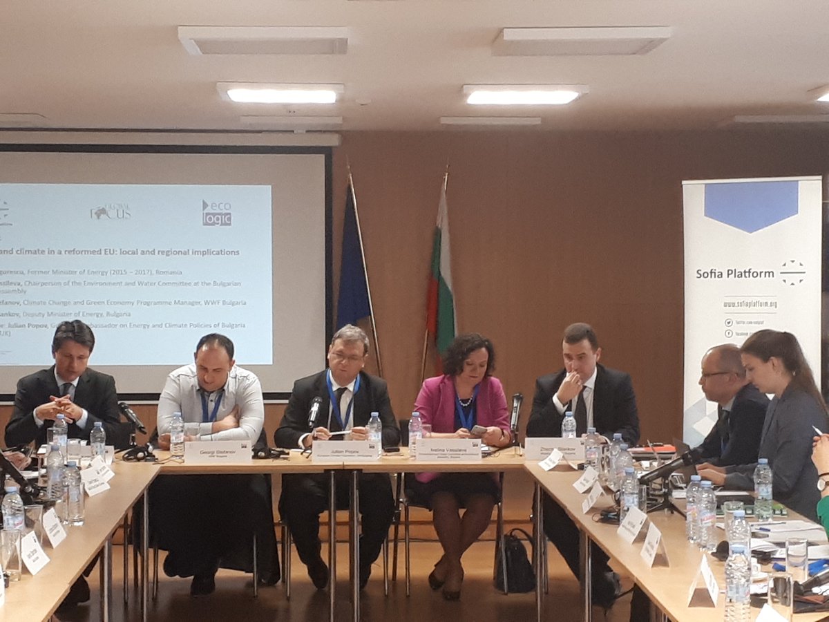 sofplat's tweet photo. Happening now: Sofia Platform is hosting the workshop "Reforming the #EU: What role for #climate and #energy policies?" Discussion with @GlobalFocusCntr @EcologicEU @LouisaSlavkova @julianpopov @OanaPope @Rufin_Z https://t.co/bchkocVRBn