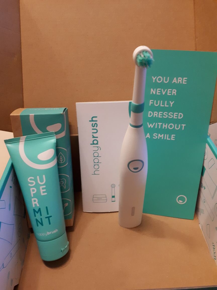 melby_testet's tweet photo. Dank #Kjero darf ich die Happy Brush Zahnbürste testen. Ich bin sehr zufrieden und kann sie weiterempfehlen! 😬😃 Wer freut sich nicht über schöne saubere Zähne.😊 #Produkttests #Produkttest #tester #happybrush #happy #glücklich #freuen #zahnbürste #teeth #zahnpasta #clean https://t.co/MfYWFKlaxj